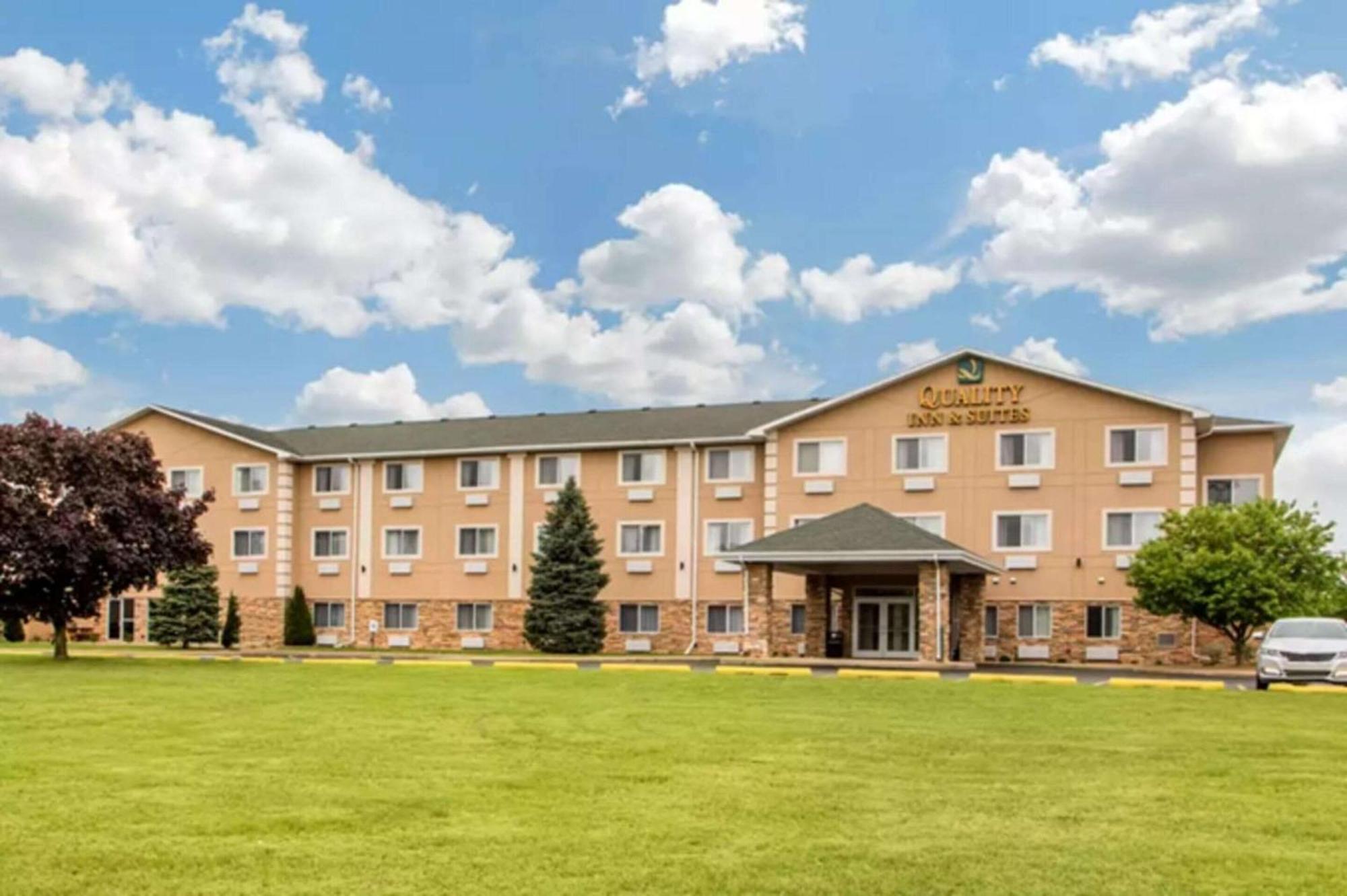 Quality Inn&Suites Wisconsin Dells Esterno foto